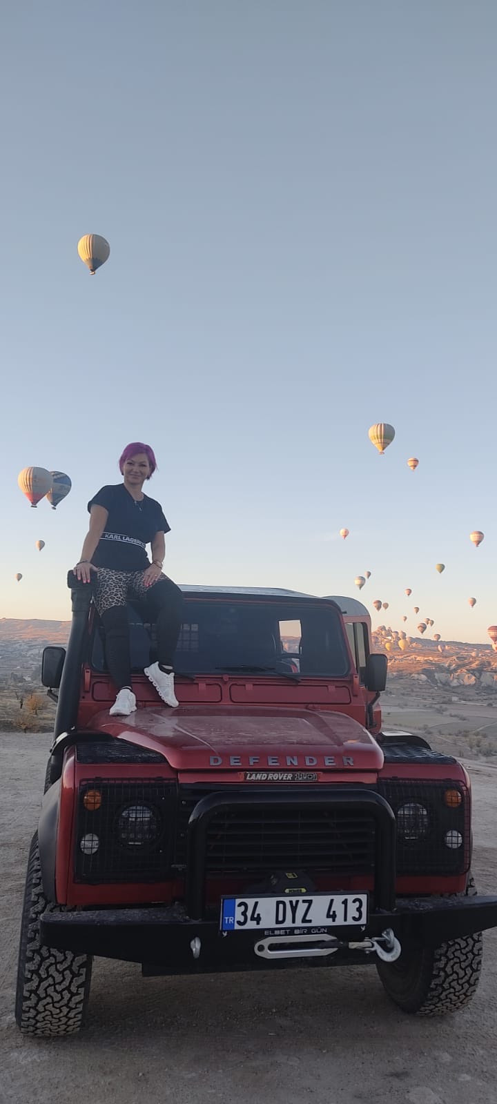 Sunrise jeep session under the hot air balloons