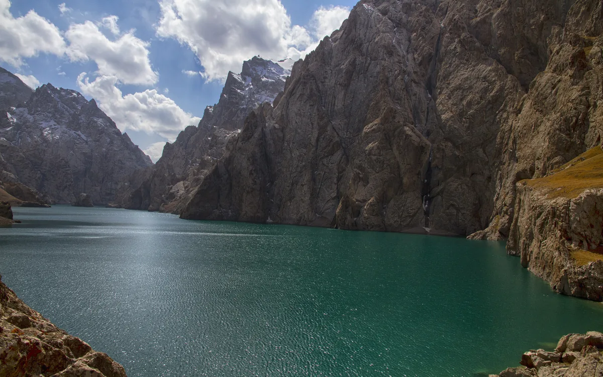 The turquoise water of the hidden lake Kel-Suu
